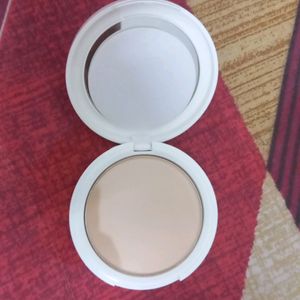 Myglamm LIT Radiant Matte Compact