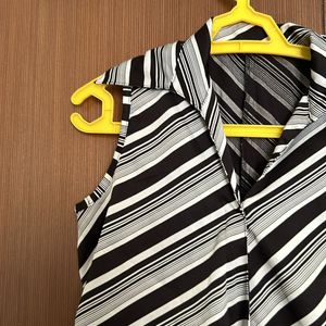 Collared Sleeveless Black N White Striped Top