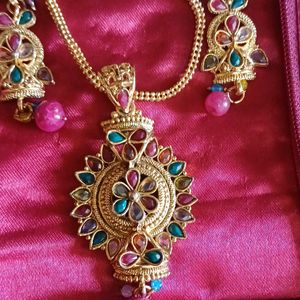 Necklace With Chain And Earing.