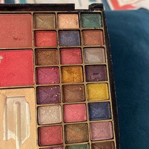 Professional Makeup 💄 Artist 🧑‍🎨  48 Eyeshadows