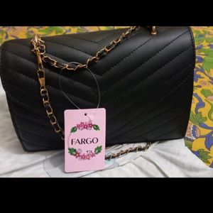 Sling bag / Handbag