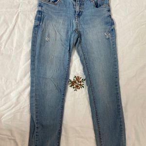 Semi Rugged Women Skinny Jeans !