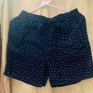 Never Used - Short For Women With Pockets On Both Sides And an Adjustable Knot