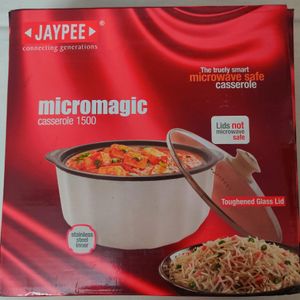 Brand New Microwave Safe Cassarole With Glass Lid