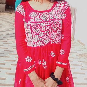 Chikankari Kurti With Red Cami Top❤️✨