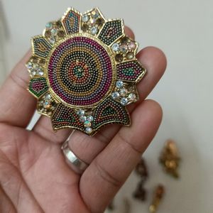 Beautiful Saree Pins Pack Of 11 .