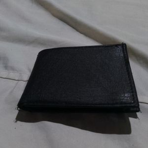 Stylish Men's Leather Wallet - Gently Used