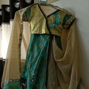 Blue And Golden Colour Girl' Stitch Saree