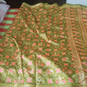 Beautiful Saree With Unstitched Blouse Piece