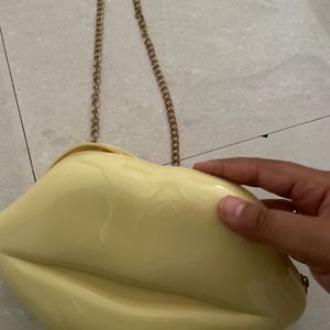 lip shape sling purse