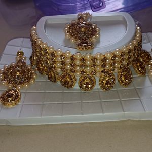 Black And Golden Jewellery Set