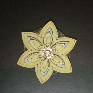 New Flowers Design Saree Pin