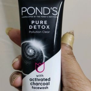 Pond's with Activated Charcoal Fashwash