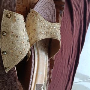 Gold wedges by ice