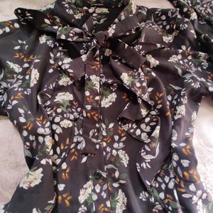 Black Floral 🌺🍃🌷🍀Top