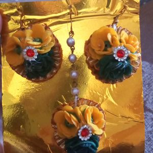 Haldi Mangtikka And Earrings Set