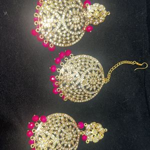 Light Weight Beautiful Earings With Mangtikka