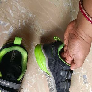 Boy Or Girl Shoes In Good Condition