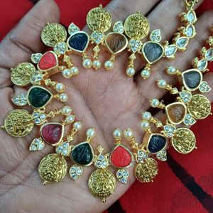 Gold Finish Temple Jewellery Set