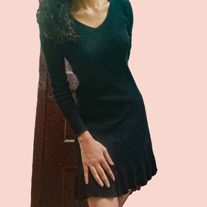 V Neck Black Ribbed Midi Dress