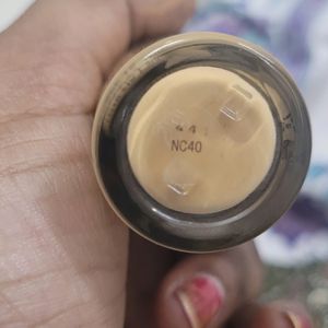 MAC Nc40 Shade Foundation Studio Fix