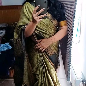 Saree With Black And Golden Border