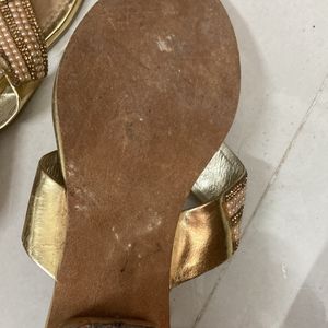 Party Wear Slipper For Grabs