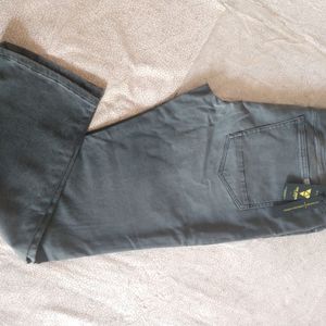 New with Tags Borris Slim Tapered VOI Men's Jeans