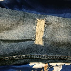 Tappered Knee cut jeans