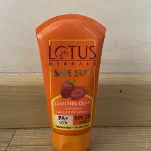 Lotus Herbals SPF 20 Sunscreen✨