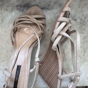 Smart And Comfortable Beige Sandals