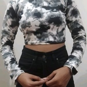 Tie And Die Printed Fitted Crop Top