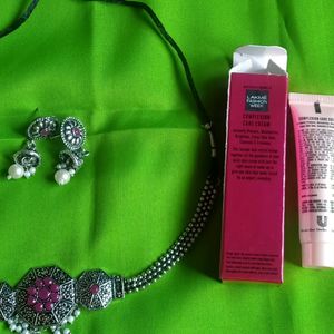 Necklace Set And Lakme9 To 5