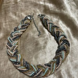 STUNNING BEADED CHAIN