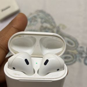 Apple AirPods With Charging Case