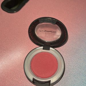 Powder kiss MAC Eyeshadow In The Shade Lens Blur