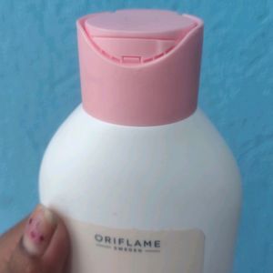 Oriflame Glow Essentials Shower Gel With Vitamin E