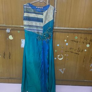 XL Size Morpankhi Colour Kurti With Golden Skirt