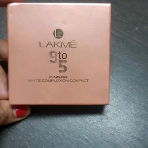 Lakme 9 to 5 Flawless Compact Powder