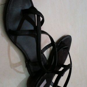 Trendy Black Flats For Women!