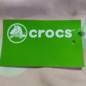 Crocs 💫✨ White🤍 (Size 6)📏 New With Tag!! 🏷️