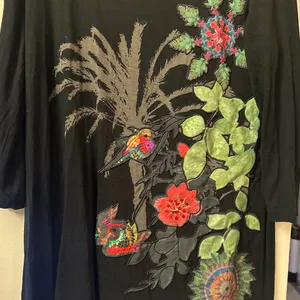 Black T-shirt Embroidered