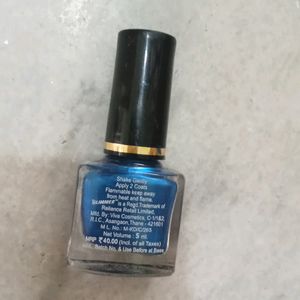 3 Nailpolishs Black, White&Blue