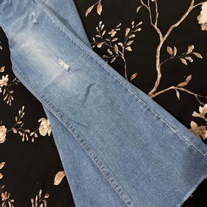 Lightly Washed Distress Jeans!!😍