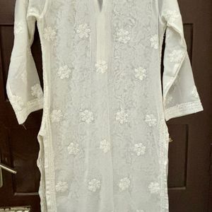 Ada Lucknowi  Embroidered Chikankari Kurta