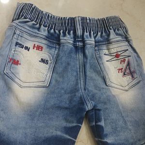 Kids T-shirt with denim shorts