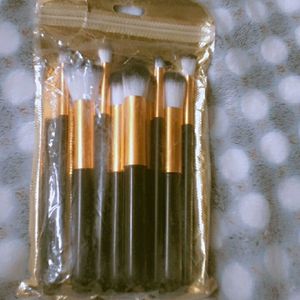 Set Of Makeup brushes