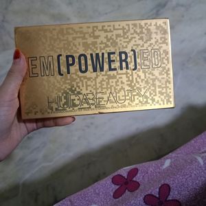 Huda Empowered Palette