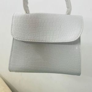 White Sling Bag (women’s)