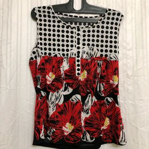 Red Sleevless Top